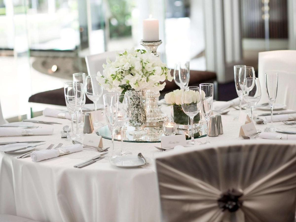 Hotel Pullman Sydney Hyde Park Zewnętrze zdjęcie A table set for a formal dinner