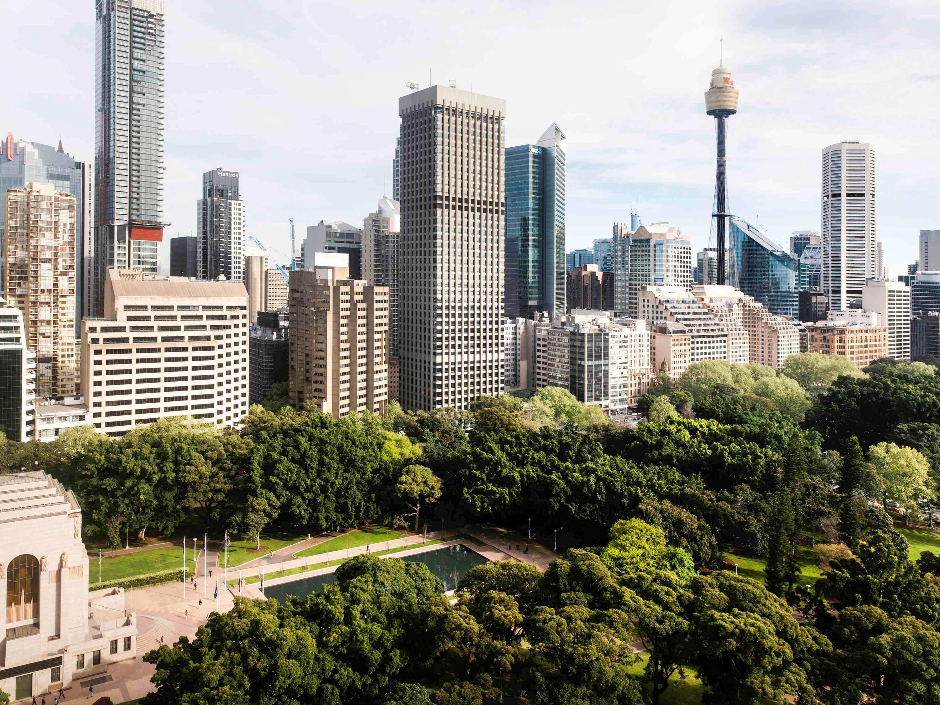 Hotel Pullman Sydney Hyde Park Zewnętrze zdjęcie The proposed new World Trade Centre, with the Sydney CBD in the background